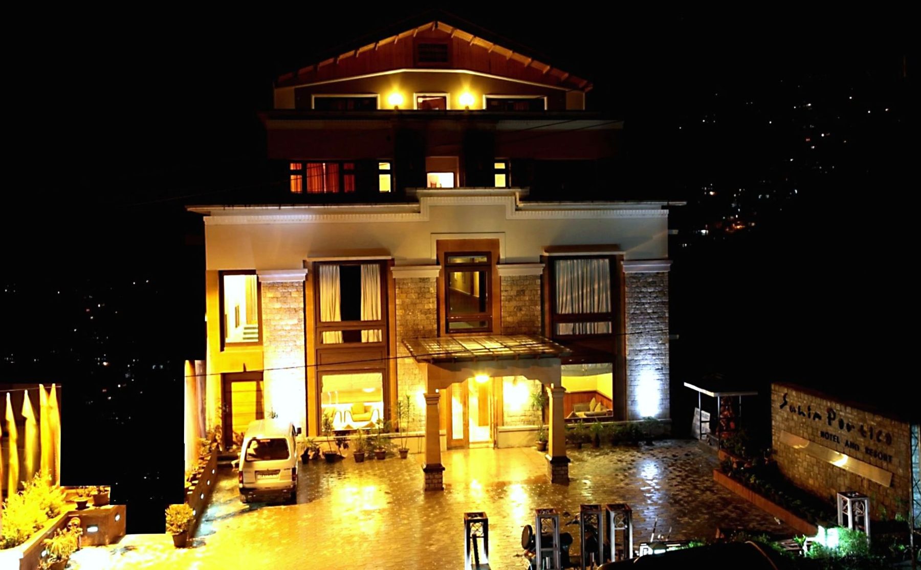 Suhim Portico hotel